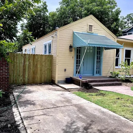 Charming 2-Bedroom Cottage